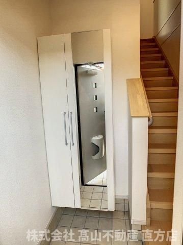 直方市神正町のアパートの玄関