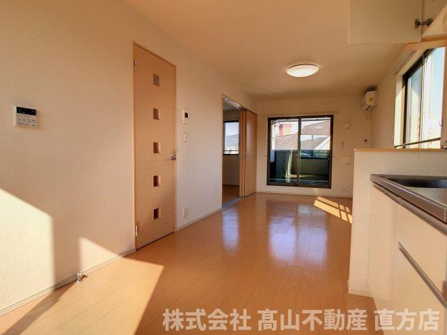 直方市神正町のアパートの居間・リビング