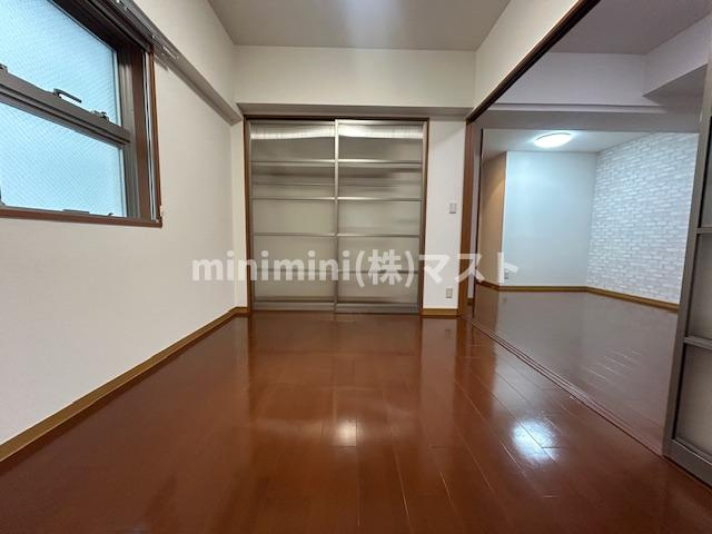 レインボーコート谷町五の洋室