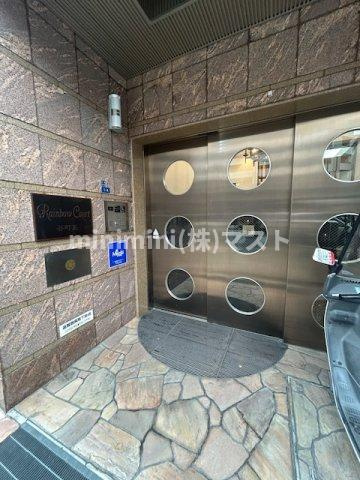 レインボーコート谷町五のエントランス