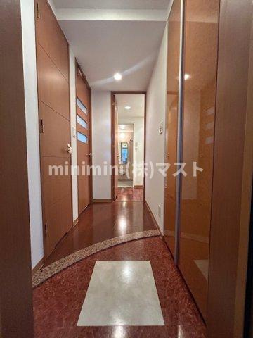 レインボーコート谷町五の玄関