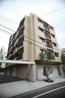 【外観】 | 鉄筋コンクリート造のがっちりとした建物。