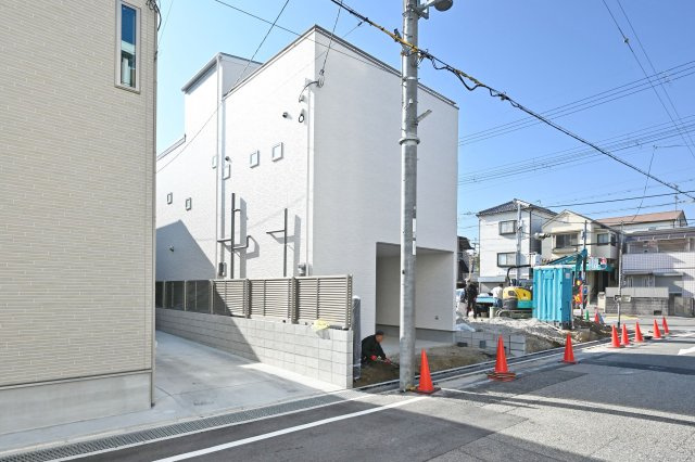 尼崎市稲葉荘1丁目新築一戸建て│3LDK+駐車1台可（ビルトインガレージ）の外観|完成済みですので、いつでも見学して頂けます。見学をご希望の方はお気軽にお問い合わせください。
