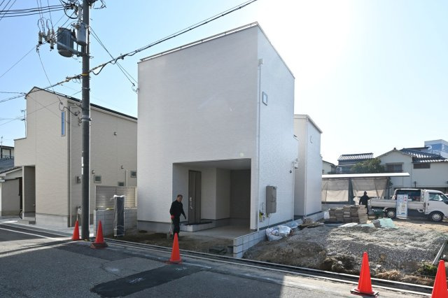 尼崎市稲葉荘1丁目新築一戸建て│3LDK+駐車1台可（ビルトインガレージ）の外観|2026年1月撮影