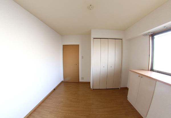 和泉市府中町２丁目の賃貸マンションの居間・リビング|使い勝手のいい洋室です