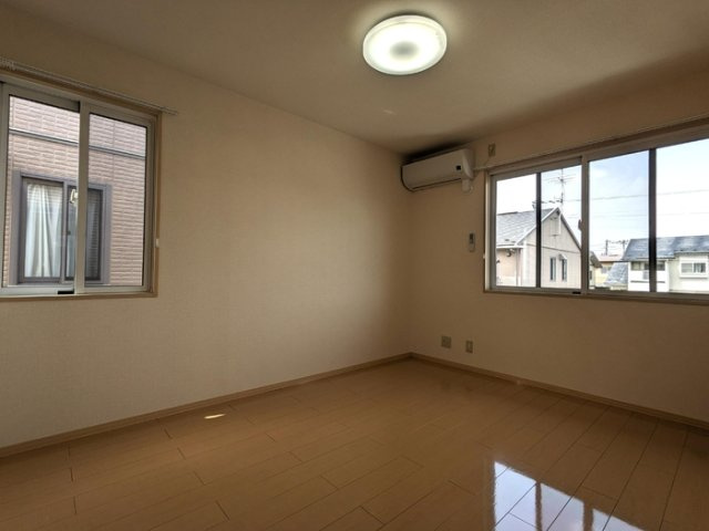 ハイム上野町　ＣＤＥの洋室