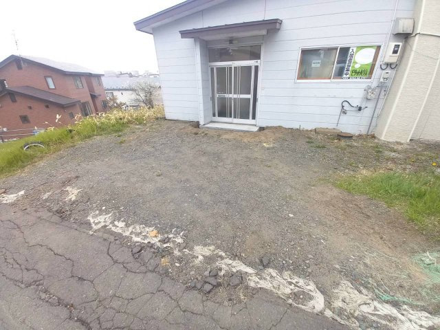 貝塚1丁目14番7号借家の駐車場