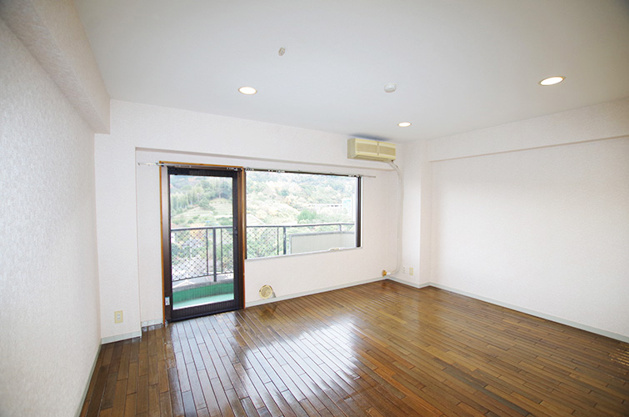 【居間・リビング】 | ルシーヌ南熱海　4階