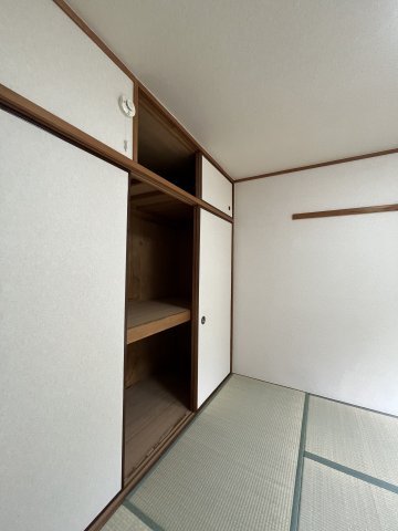 和室６帖には一間分の押入付きです♪