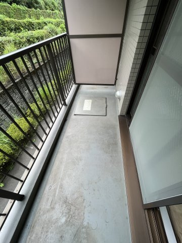 南東向き３階で陽当り良好のバルコニースペースです♪