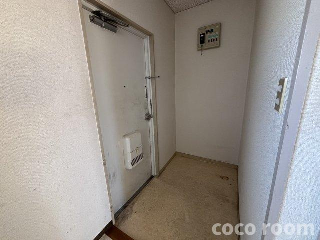 ハイツJUN A棟の玄関