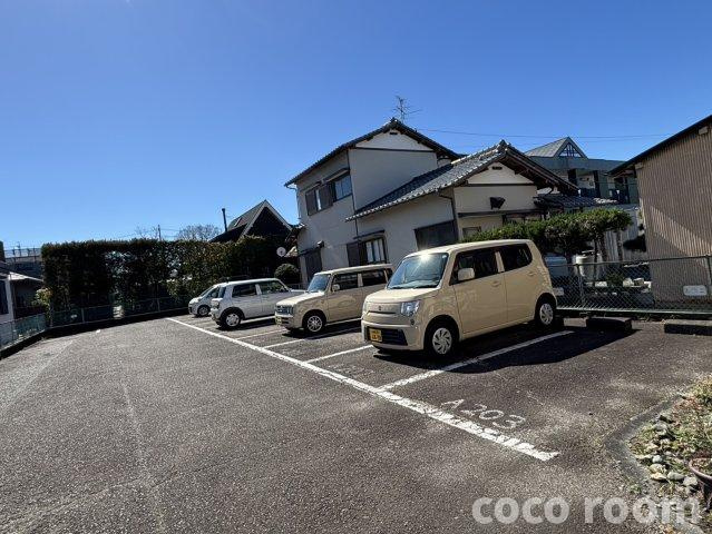 ハイツJUN A棟の駐車場