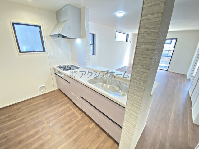 所沢市上新井1丁目・全6棟　新築一戸建　5号棟　のキッチン|家事動線のよい対面キッチン