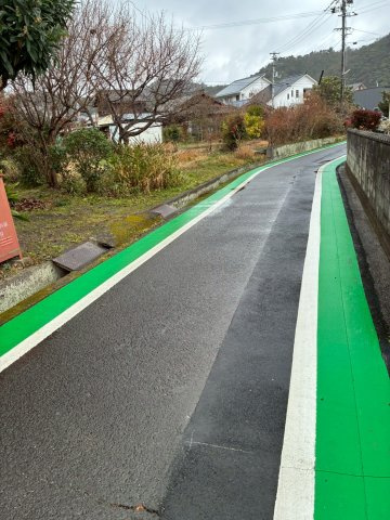 土居町北野　中古住宅の前面道路含む現地写真
