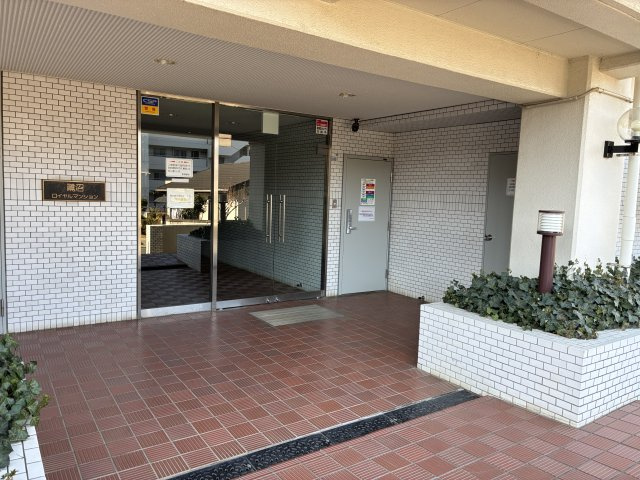 鷺沼ロイヤルマンションのエントランス