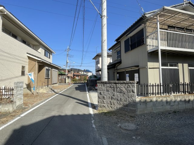 高崎市新町　中古980の前面道路含む現地写真