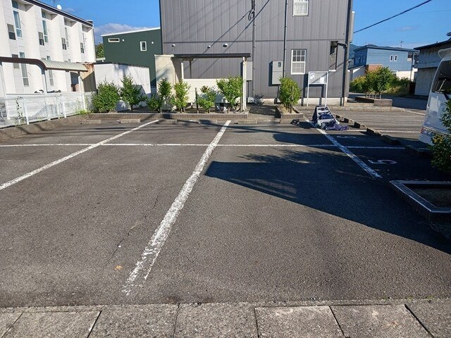 アルカサールみのりの駐車場