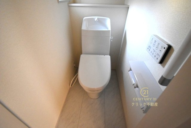 リーブルガーデン  水戸元吉田町　10期　2のトイレ|毎日使う空間と機能だから、いつまでも清潔なスペースであってほしいのがトイレです。お掃除しやすいシンプルなデザインです。