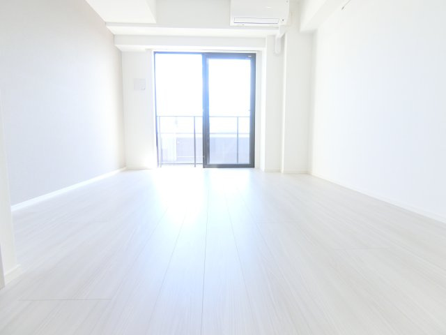 メイクス池上LUCEの居間・リビング|南向きの洋室8.1帖