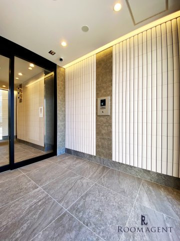 エステシア名駅のエントランス