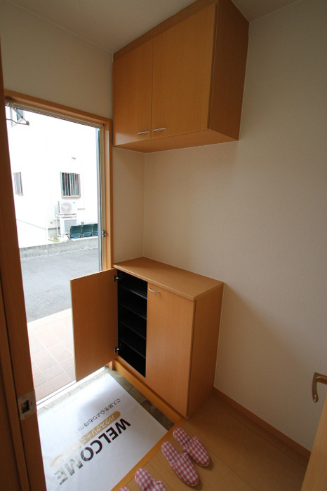 プレジオ六番館の玄関