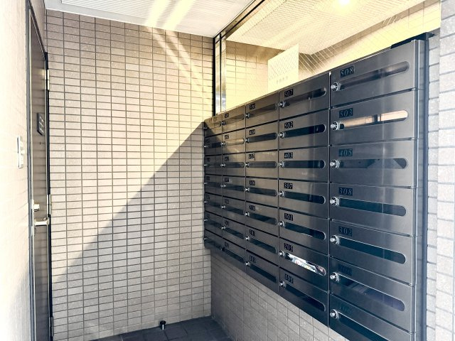 ロイヤルシャトー高丘東のその他共用部分|共用部もきれいに管理された、郵便ポストです。