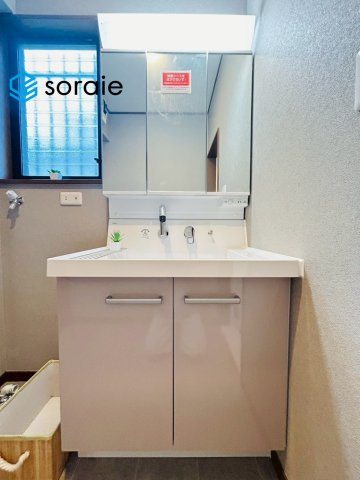 狭山市広瀬3丁目　中古戸建の独立洗面台|2/12　撮影