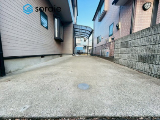 狭山市広瀬3丁目　中古戸建の駐車場|2/12　撮影