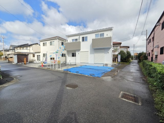 新築　太田市東別所町　1号棟の前面道路含む現地写真|現地写真　南側前面道路幅員約4ｍ　東側前面道路幅員約3.4ｍ