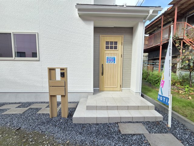 新築　太田市東別所町　1号棟の玄関|現地写真　TVモニタードアホン付きなので防犯面も安心です！