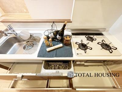 【キッチン】 | ダイアパレス北二条 | 食器洗浄乾燥機付きで毎日の家事の時間を短縮することでき、プライベート時間やご家族との時間をより一層充実させることができます。光熱費も安くなり一石二鳥ですね♪