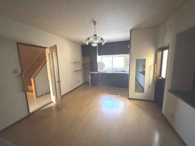 岸和田市畑町3丁目　中古戸建の居間・リビング