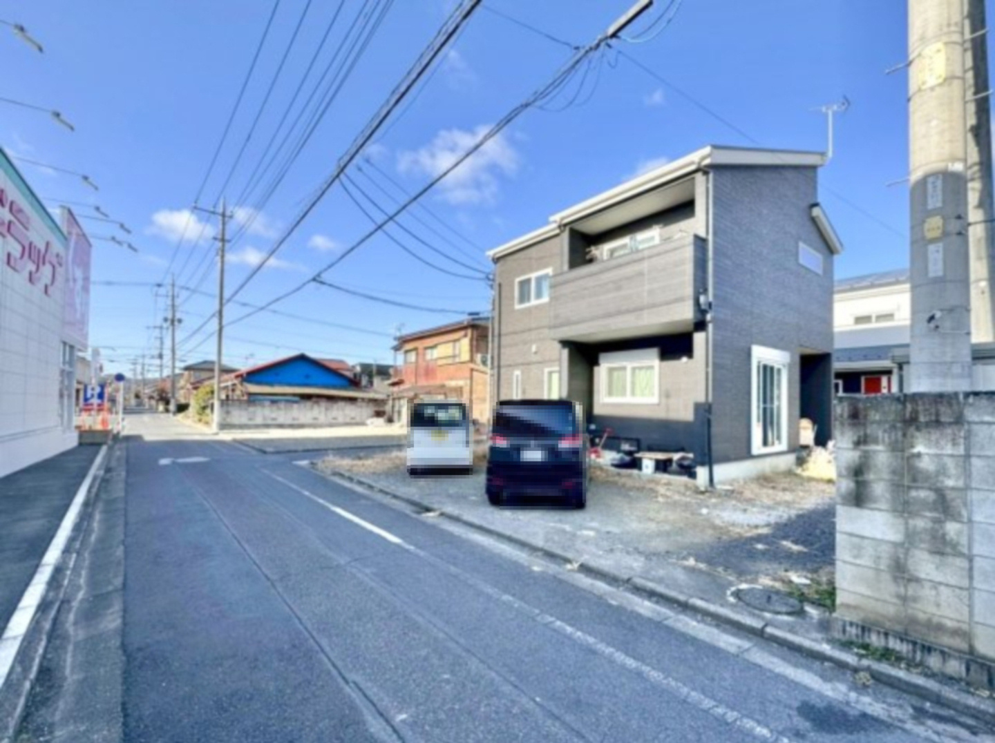 【中古戸建】桐生市三吉町1丁目の前面道路含む現地写真|■外観