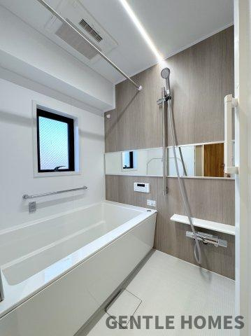 ダイナコート吉塚の浴室|浴室乾燥機付きなので冬の入浴時に危険な
ヒートショックの予防ができます。
雨や花粉が気になる季節のお洗濯も安心♪
換気機能も高く、カビ防止にも役立ちます。