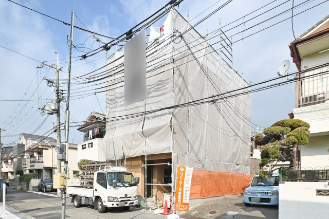 尼崎市稲葉荘1丁目新築一戸建て│3SLDK+駐車1台可（ビルトインガレージ）の外観|南向き限定1区画新規分譲開始致しました！
同社施工のご案内が即日可能です。皆様からのご連絡を心よりお待ちしております。