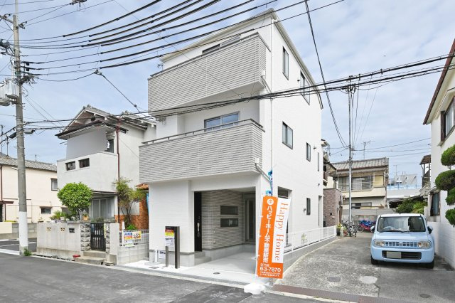 尼崎市稲葉荘1丁目新築一戸建て│3SLDK+駐車1台可（ビルトインガレージ）の外観|南向き限定1区画新規分譲開始致しました！現在順調に建築中です。
同社施工のご案内が即日可能です。皆様からのご連絡を心よりお待ちしております。