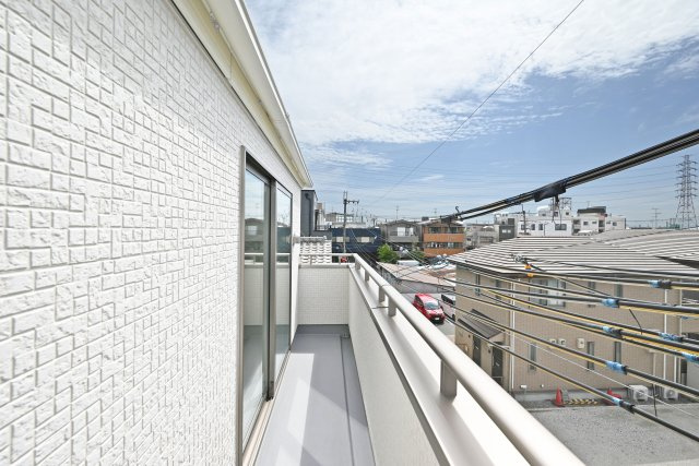 尼崎市稲葉荘1丁目新築一戸建て│3SLDK+駐車1台可（ビルトインガレージ）のバルコニー|3階バルコニー写真です。