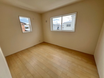 【洋室】 | 紫波町中島字前郷 | 白い壁の部屋は、明るく開放的な雰囲気をつくり広く感じられるのが魅力です