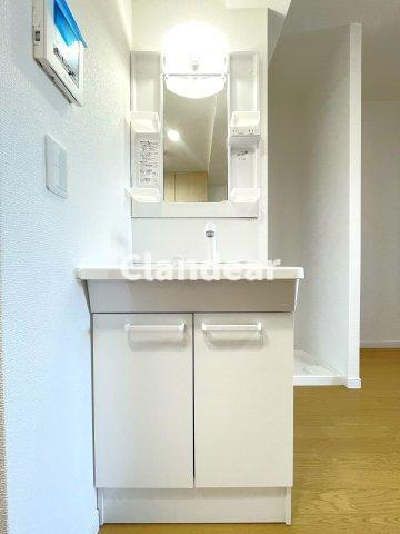 五反野ダイヤモンドマンションの独立洗面台|ドキドキの新生活も、安心してスタート。ぴったりの住まいを見つけませんか？クランディアが一緒に住まい選びをサポートします‼　まずは、お気軽にお問合せください　＃クランディア