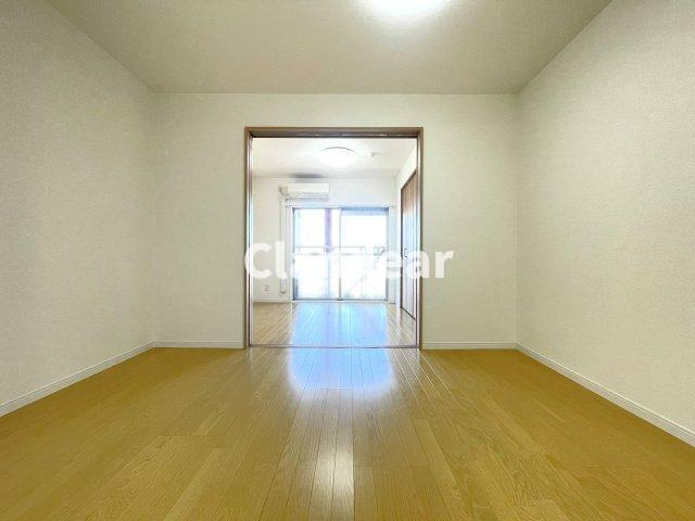 五反野ダイヤモンドマンションの洋室|ドキドキの新生活も、安心してスタート。ぴったりの住まいを見つけませんか？クランディアが一緒に住まい選びをサポートします‼　まずは、お気軽にお問合せください　＃クランディア