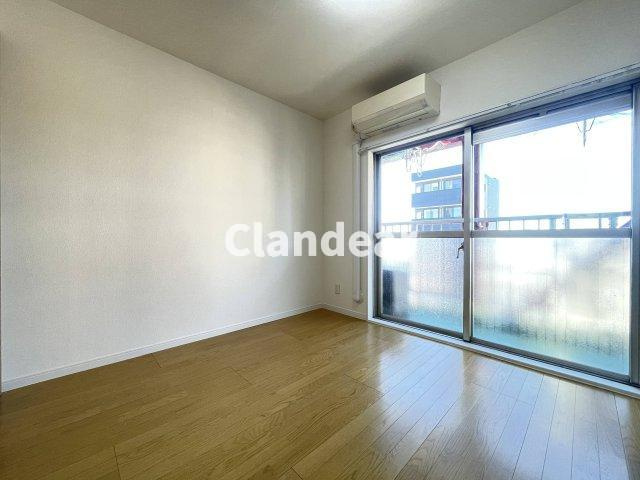 五反野ダイヤモンドマンションの洋室|ドキドキの新生活も、安心してスタート。ぴったりの住まいを見つけませんか？クランディアが一緒に住まい選びをサポートします‼　まずは、お気軽にお問合せください　＃クランディア