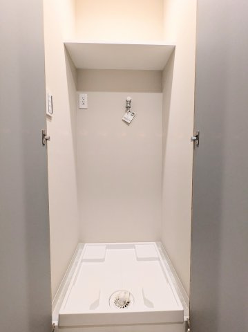 クレール亀戸のランドリースペース|～収納付き ランドリースペース写真～