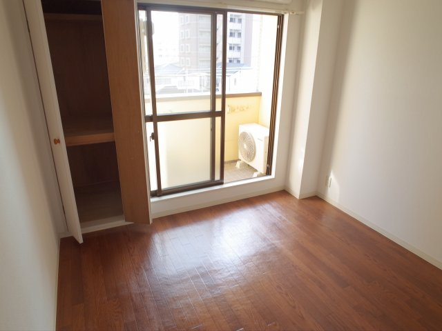 【寝室】 | ロイヤル美松