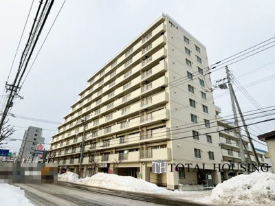 【外観】 | 琴似コーポ | 流行に左右されず、将来にわたって価値が継続する「上質」な佇まい。おしゃれな雰囲気や自然の潤い、親しみやすさといった暮らしを豊かにしてくれる住空間です。