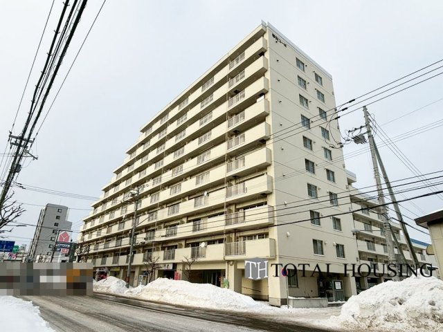 【外観】 | 琴似コーポ | 流行に左右されず、将来にわたって価値が継続する「上質」な佇まい。おしゃれな雰囲気や自然の潤い、親しみやすさといった暮らしを豊かにしてくれる住空間です。