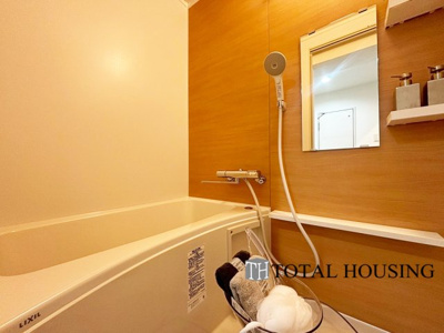 【浴室】 | 琴似コーポ | 一日の疲れを癒してくれる場所なので、快適に過ごして頂く為にゆったりサイズのバスタブを用意しました。是非半身浴をお楽しみ下さい。