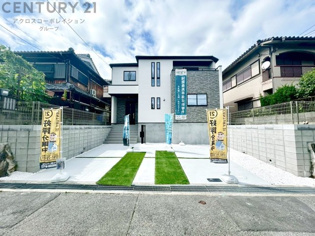 ZEH基準－GRAFARE－新築分譲限定１棟！自然豊かな高台の住宅地南ひな壇に立地しており、全室南面向きで陽当たり良好です。