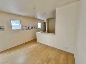 【居間・リビング】 | 紫波町中島字前郷 | 自然光が差し込み、家族が集まる心地よい空間です。