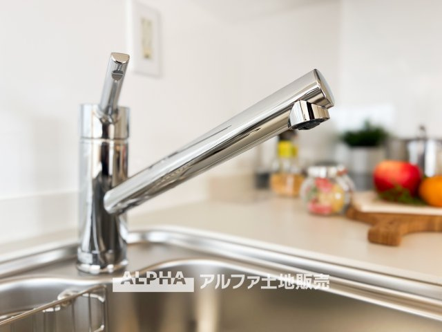 MAC羽村コートⅡのキッチン|【Water cleaner】
◆浄水器◆使い勝手を考え蛇口をあえて２口にする事で、洗い物とお料理や飲料としていつも綺麗に保つ事ができます。