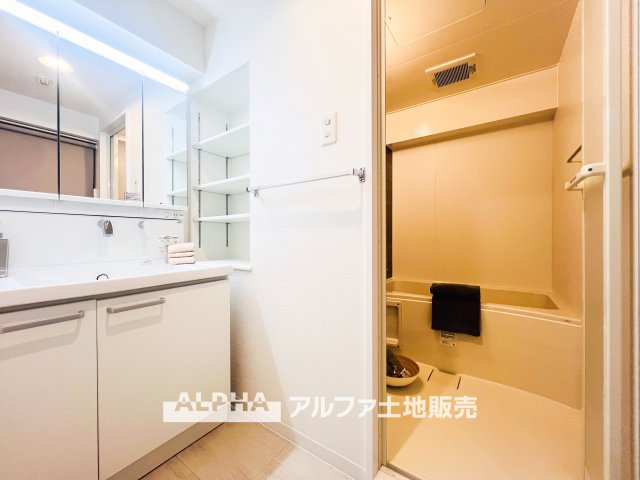 MAC羽村コートⅡのランドリースペース|【Laundry space】
◆ランドリースペース◆広々した空間で雨の日でも十分に洗濯物を乾かすことが出来ます。バスルームには浴室換気乾燥機も付いているので重宝しますね。